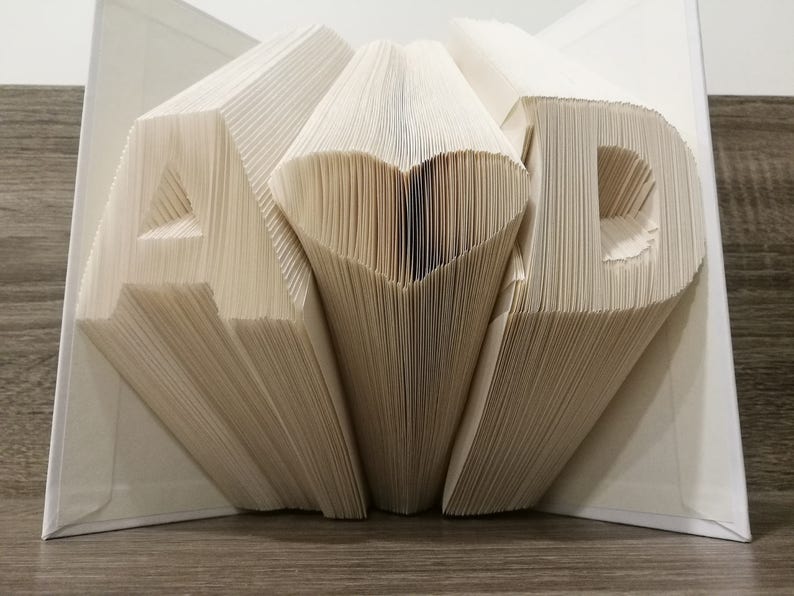 Folded Book Art Gepersonaliseerde Gift Folded Book Art Initials Cadeau voor haar / hem speciale gelegenheden boek vouwen Custom Anniversary Gift afbeelding 2