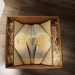 Arte de livro dobrado finalizada - Iniciais - Presente de 1º aniversário - Presente para ele - Casamento - Presente personalizado - Livro dobrado personalizado - Presente exclusivo