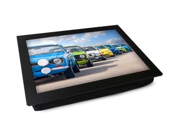 Ford Modelle Foto Runde Tablett L293 | Personalisiertes Geschenk Gepolstertes Knietablett | Mehrzweck-Abendessen Tablett | Laptop Schreibtisch | Handgefertigt in Großbritannien | 2 Größen