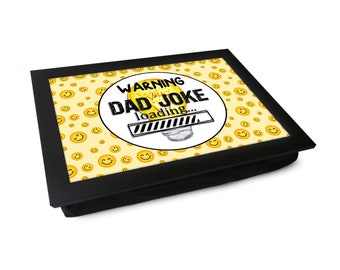 Papa Witz Laden Schoß Tablett L897 | Personalisiertes Geschenk Gepolstertes Knietablett | Mehrzweck-Abendessen Tablett | Laptop Schreibtisch | Handgefertigt in Großbritannien | 2 Größen
