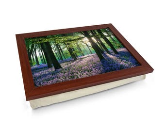 Violet Fields Knietablett - L0069 Geschenk personalisiert | Einzigartiges Geschenk | Gepolstertes Knietablett | Hohe Qualität | Laptop Schreibtisch