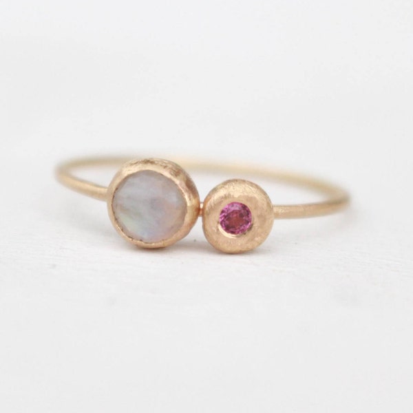 14 k goldring moonstone and garnet