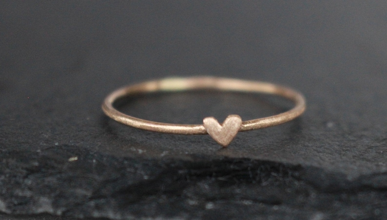 Herzring 14 K Gold Verlobungsring minimalistisch Bild 1