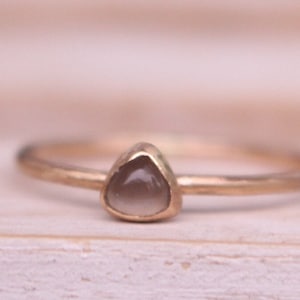 14 k Yellow Gold Moonstone ring