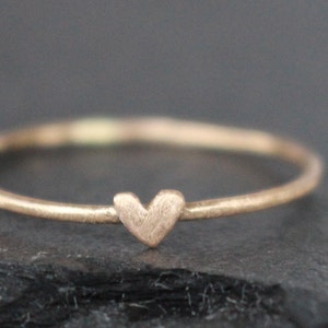 Herzring 14 K Gold Verlobungsring minimalistisch Bild 2