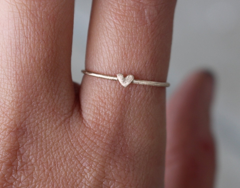 Herzring 14 K Gold Verlobungsring minimalistisch Bild 4