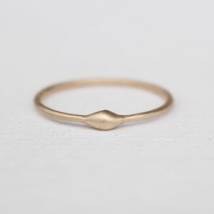 Verlobungsring Tropfenring 14 K Gold minimalistisch