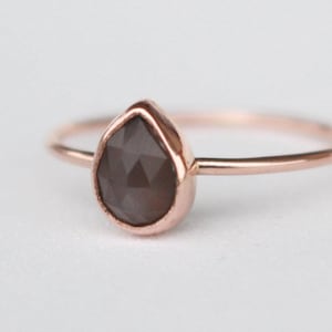 14 k  Gold teardrop ring with grey moonstone