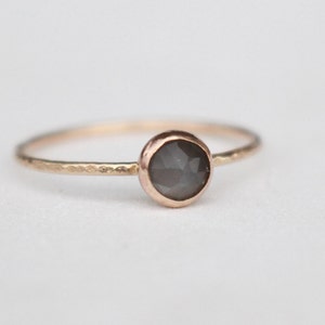 Verlobungsring 585 Gold mit grauem Mondstein