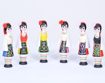 Aceite/perfume de rosa búlgara en un precioso frasco de madera de almizcle.