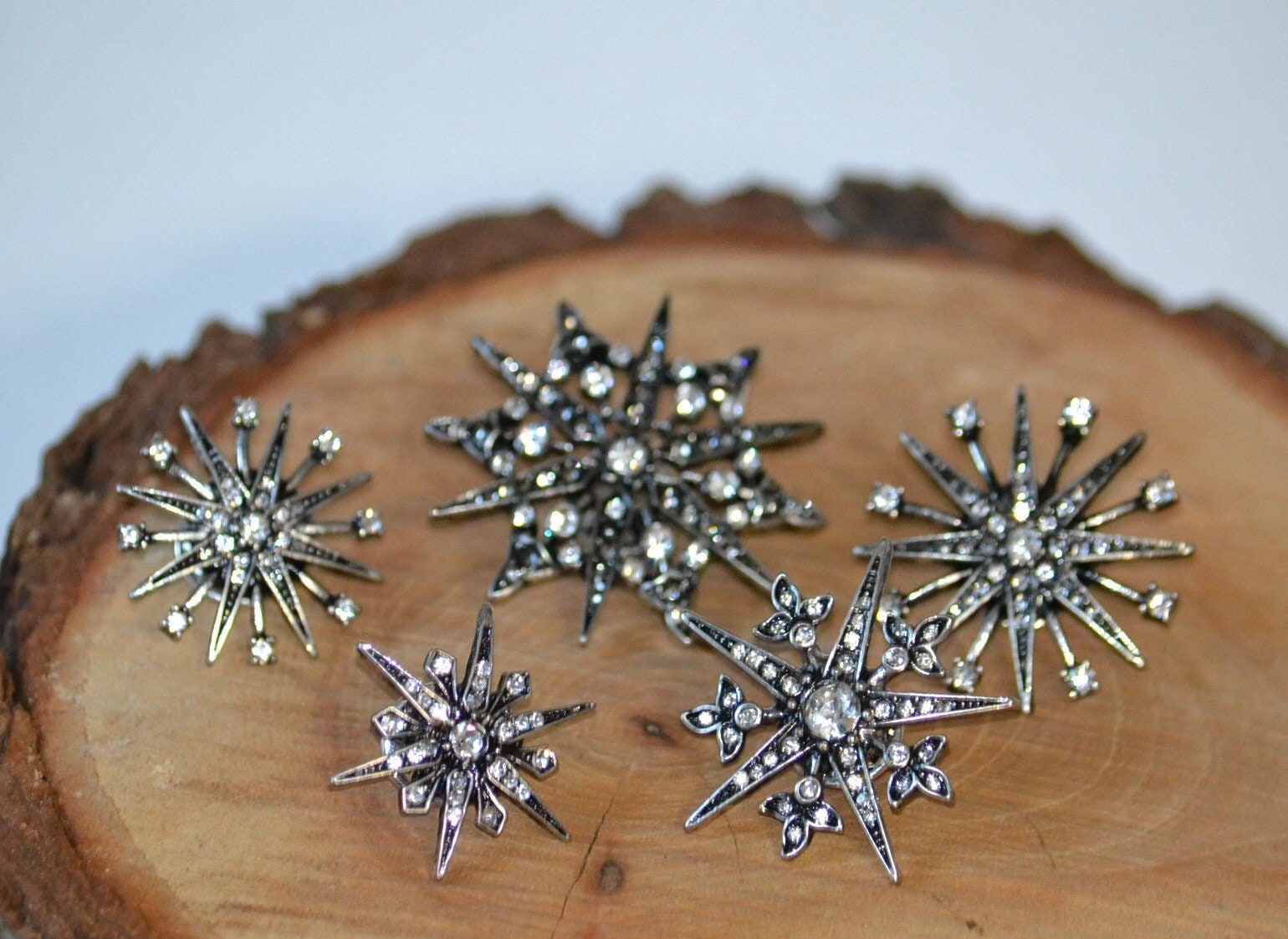 Broche Vintage En Métal Argenté Avec Strass - Motif Flocon De Neige/fleur - Occasion