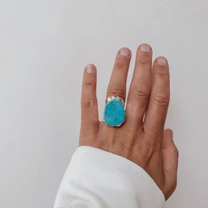 Wide Silver & Howlite Adjustable Ring - chunky bohemian statement ring, hammered silver plated gemstone ring, statement boho turquoise N6A