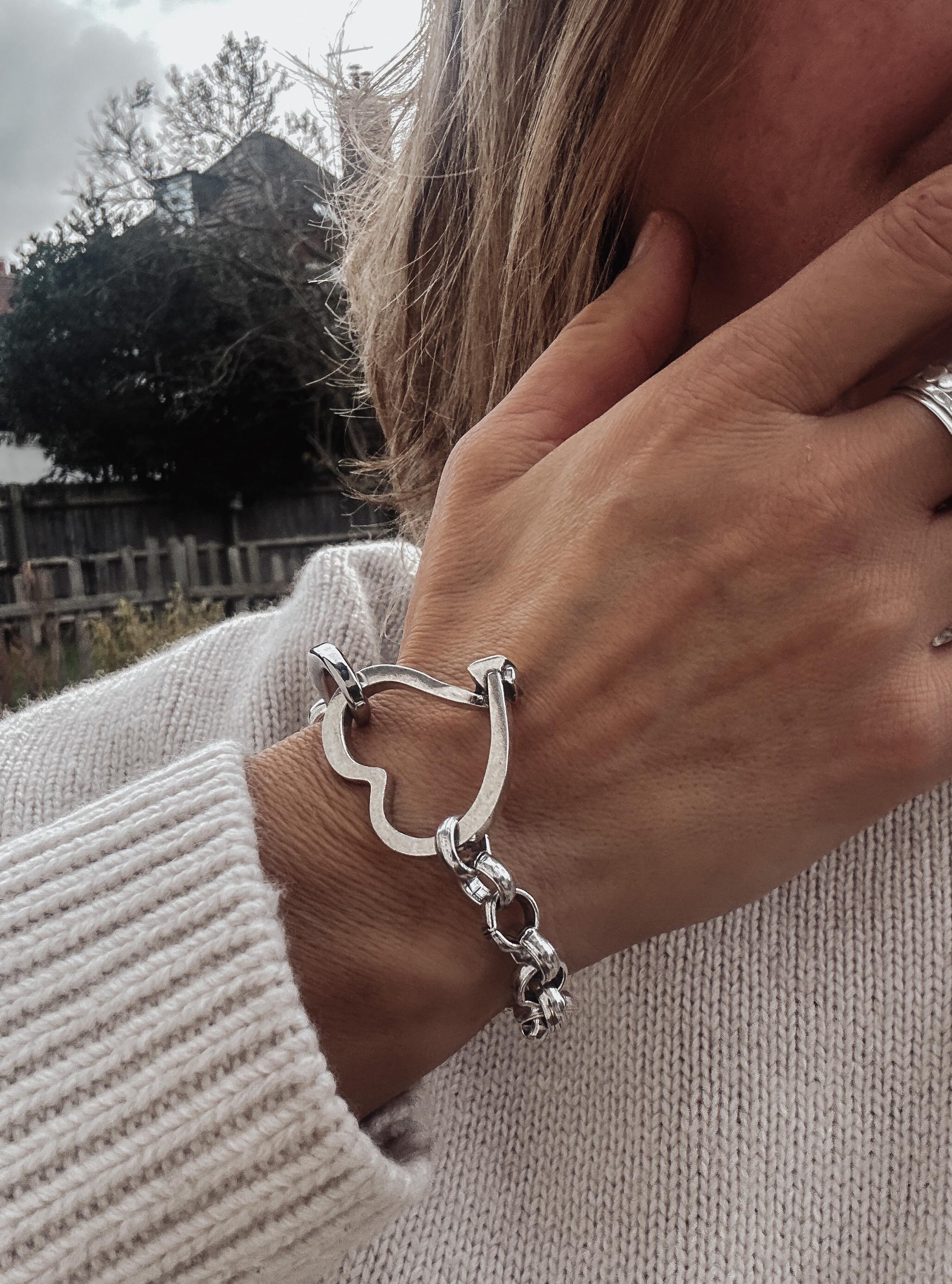 Bracciale con cuore cavo spesso - Catena Belcher in argento antico - Italia