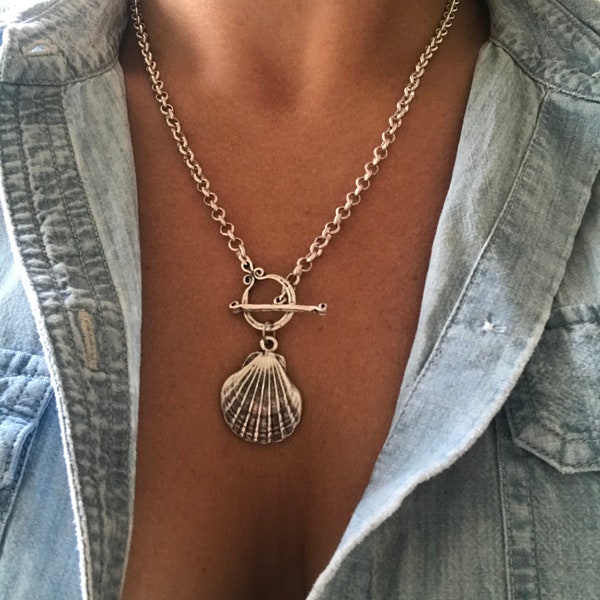 Colar com fecho de concha prateada – Joias boho para praia