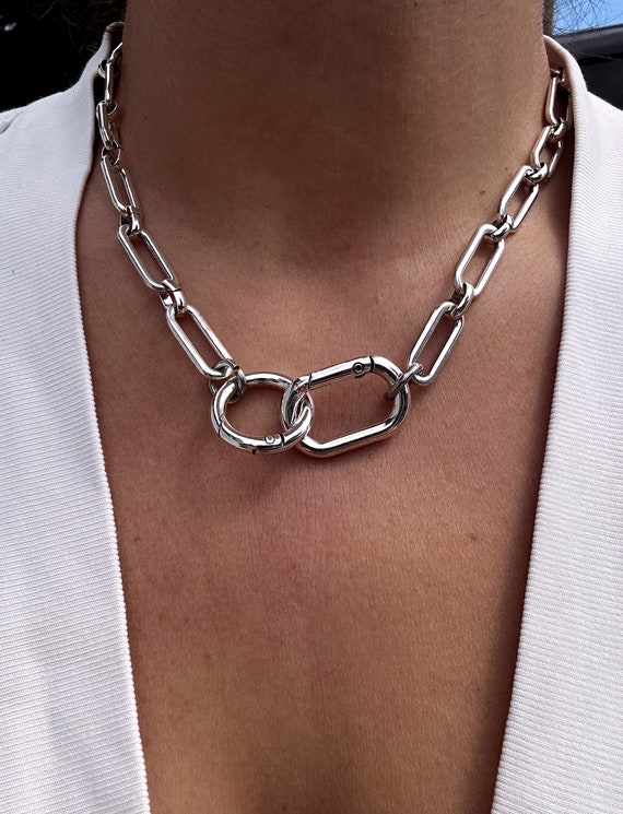 Collana a catena grossa con chiusura a moschettone per