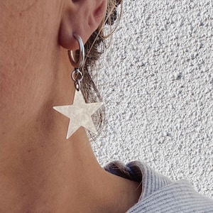 Silver Star Creolen - große Sternohrringe, himmlische Statement-Ohrringe