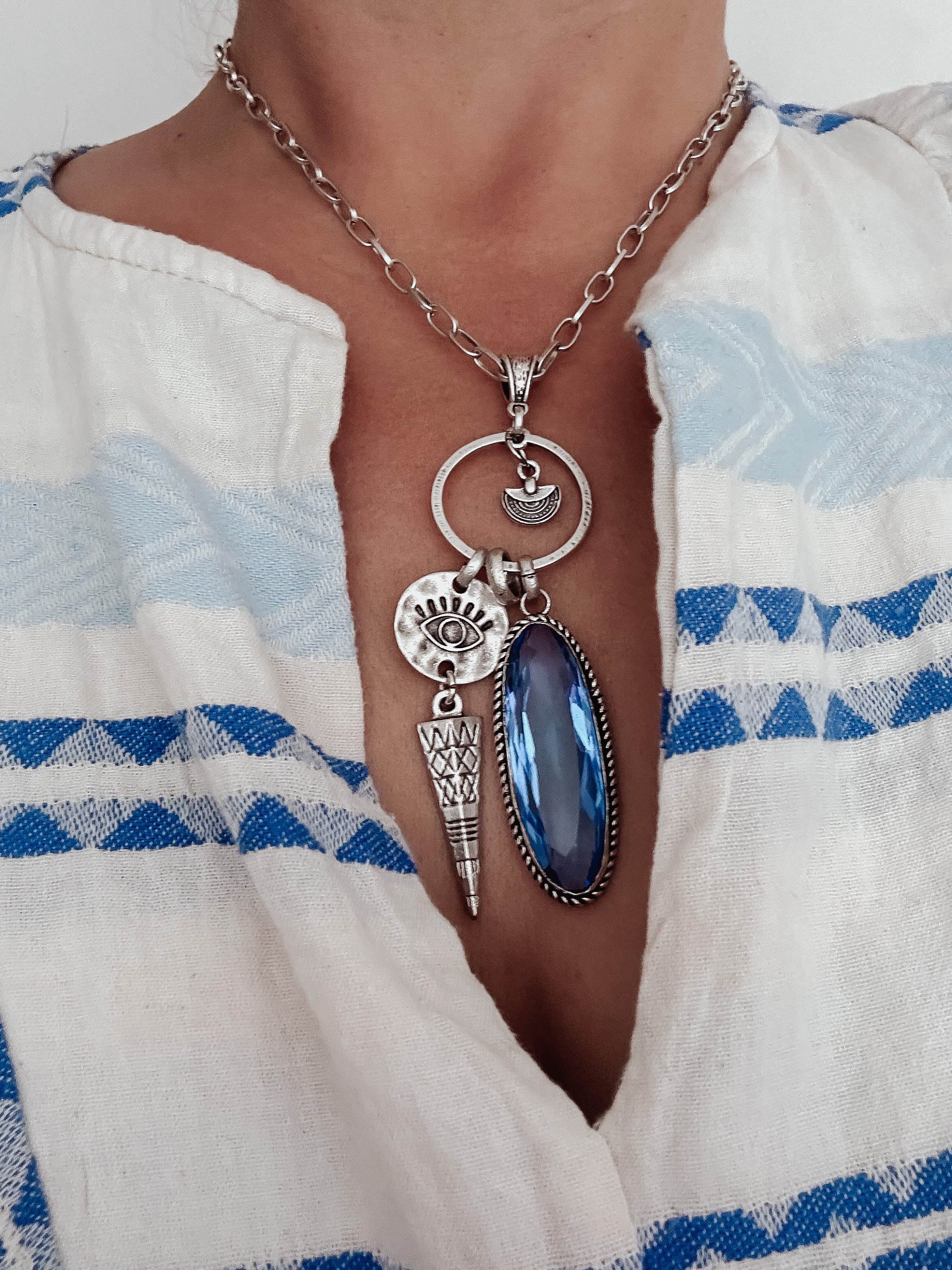 Paparazzi blue hotsell moonstone necklace