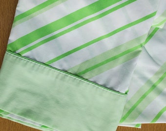 Vintage Queen Size Green Diagnonal Stripe Flat Top Sheet Canon Monticello No Iron Muslin