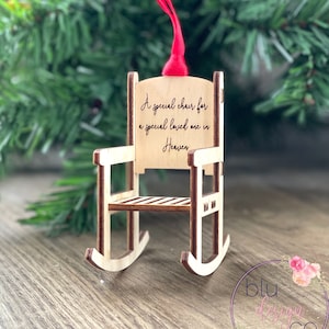 Adorno de mecedora 3D - Adorno conmemorativo - Madera grabada con láser - Recuerdo de madera con un toque romántico - Regalo conmemorativo - Una silla especial