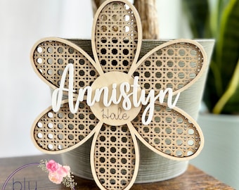 Rattan Daisy Baby Announcement Sign - Wooden Name Plaque - Birth Announcement - Flower Name Plate - Hospital Birth Sign - Newborn Photo Prop