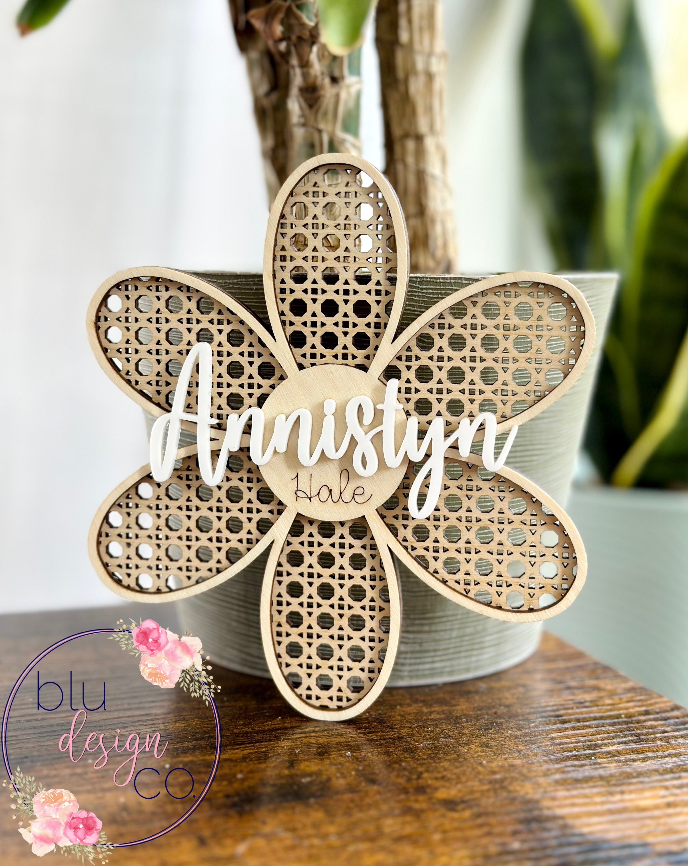 Rattan Daisy Baby Announcement Sign - Wooden Name Plaque - Birth Announcement - Flower Name Plate - Hospital Birth Sign - Newborn Photo Prop