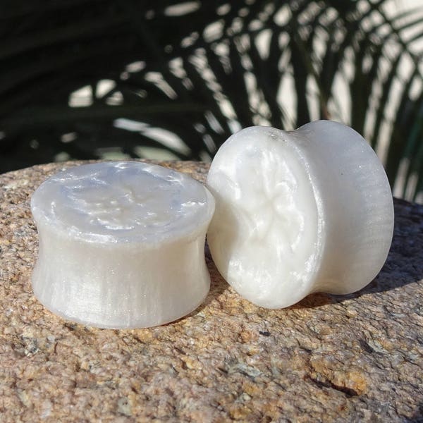 White Pearl Resin Ear Plugs or Tunnels or Teardrops - White Pearl Resin Ear Gauges or Tunnels or Teardrops - Double Flared