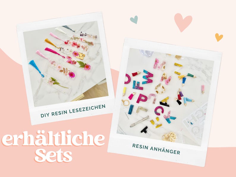 Peut inclure: Deux cadres de style polaro&iuml;d pr&eacute;sentant des cr&eacute;ations en r&eacute;sine. Le cadre de gauche montre des marque-pages rectangulaires avec des fleurs s&eacute;ch&eacute;es et des pompons color&eacute;s. Le cadre de droite montre des breloques en r&eacute;sine en forme de lettres.