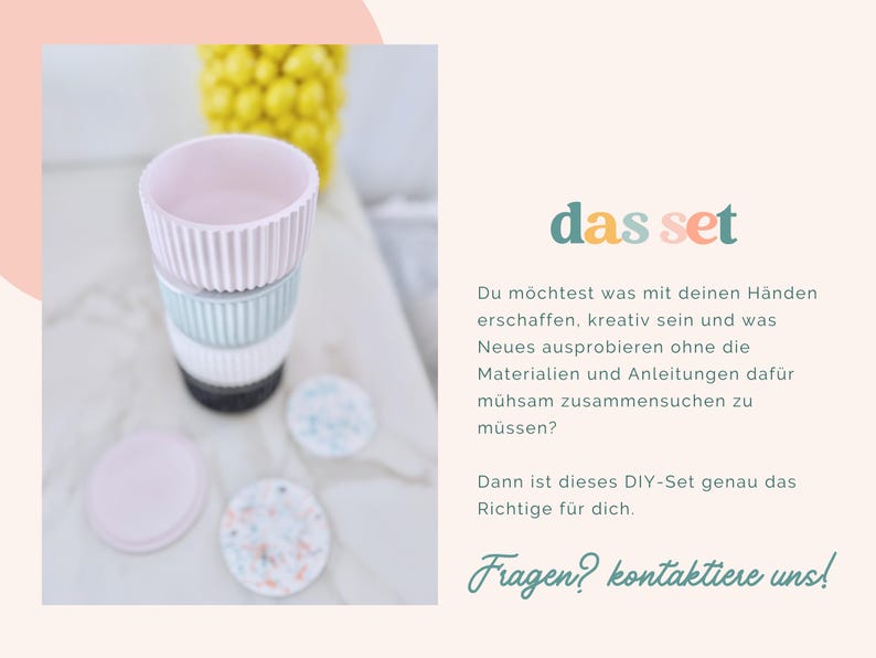Puede incluir: Una pila de cuatro recipientes cil&iacute;ndricos con texturas acanaladas verticales en rosa pastel, azul claro, blanco y gris oscuro, acompa&ntilde;ados de dos tapas circulares, una rosa s&oacute;lida y una blanca con un patr&oacute;n moteado multicolor.