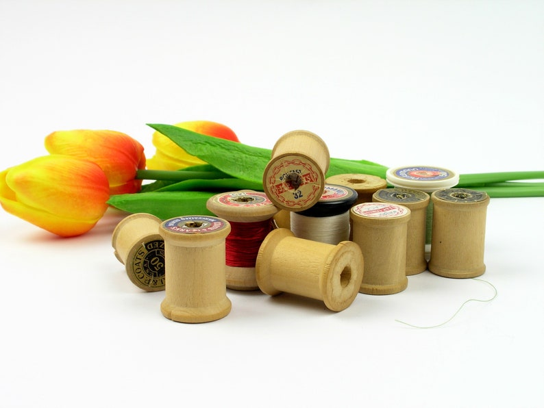 13 Vintage Wooden and Plastic Thread Spools ~ Home Decoration ~ Photo Prop ~ Crafts ~ Vintage Wooden Sewing Thread
