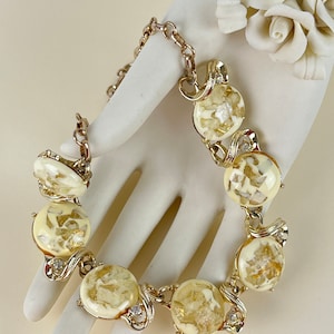 Vintage Coro Confetti Acrylic Gold Off White Cabochons Gold Tone Thermoset Necklace Adjustable 16 Inch Length