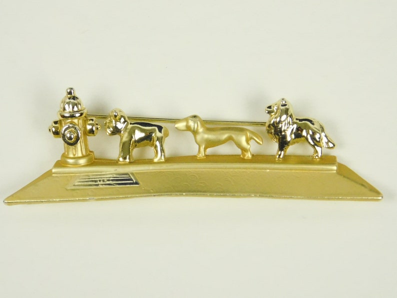 CAJC Whimsical Funny Dogs Waiting in Line for Fire Hydrant Brooch Pin Brushed Gold 1980s