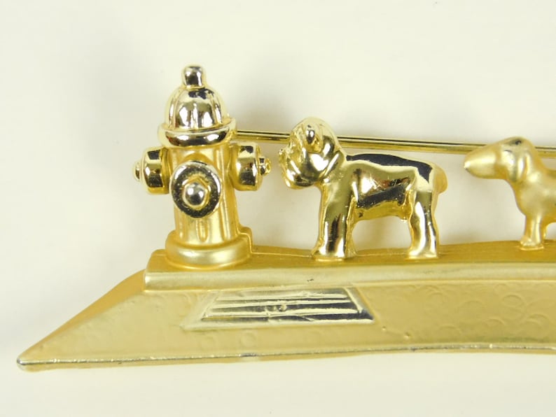 CAJC Whimsical Funny Dogs Waiting in Line for Fire Hydrant Brooch Pin Brushed Gold 1980s