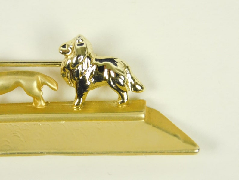 CAJC Whimsical Funny Dogs Waiting in Line for Fire Hydrant Brooch Pin Brushed Gold 1980s