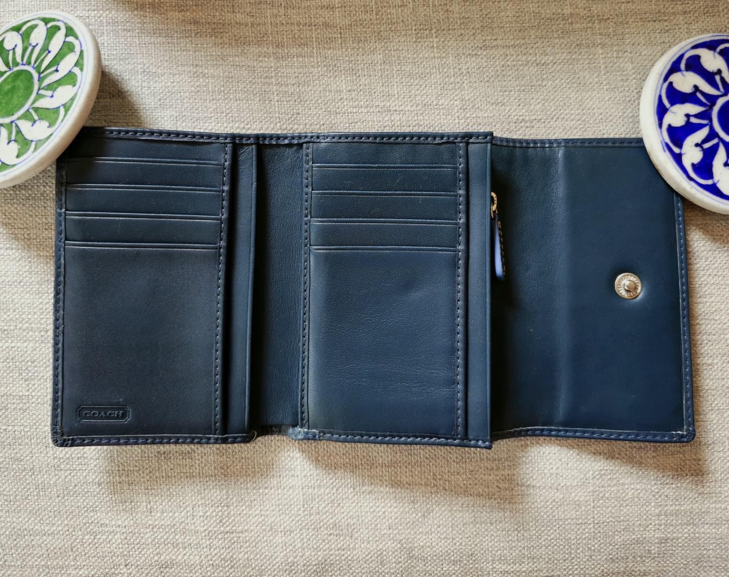 小物 Old Coach leather embossed bifold wallet Vintage Coach Bi Fold Leather Wallet - Etsy