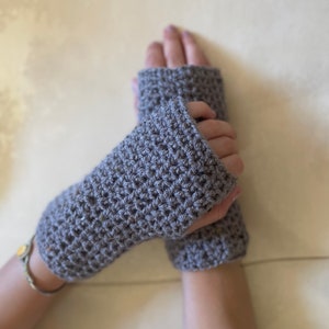 Hand knit fingerless gray cotton gloves