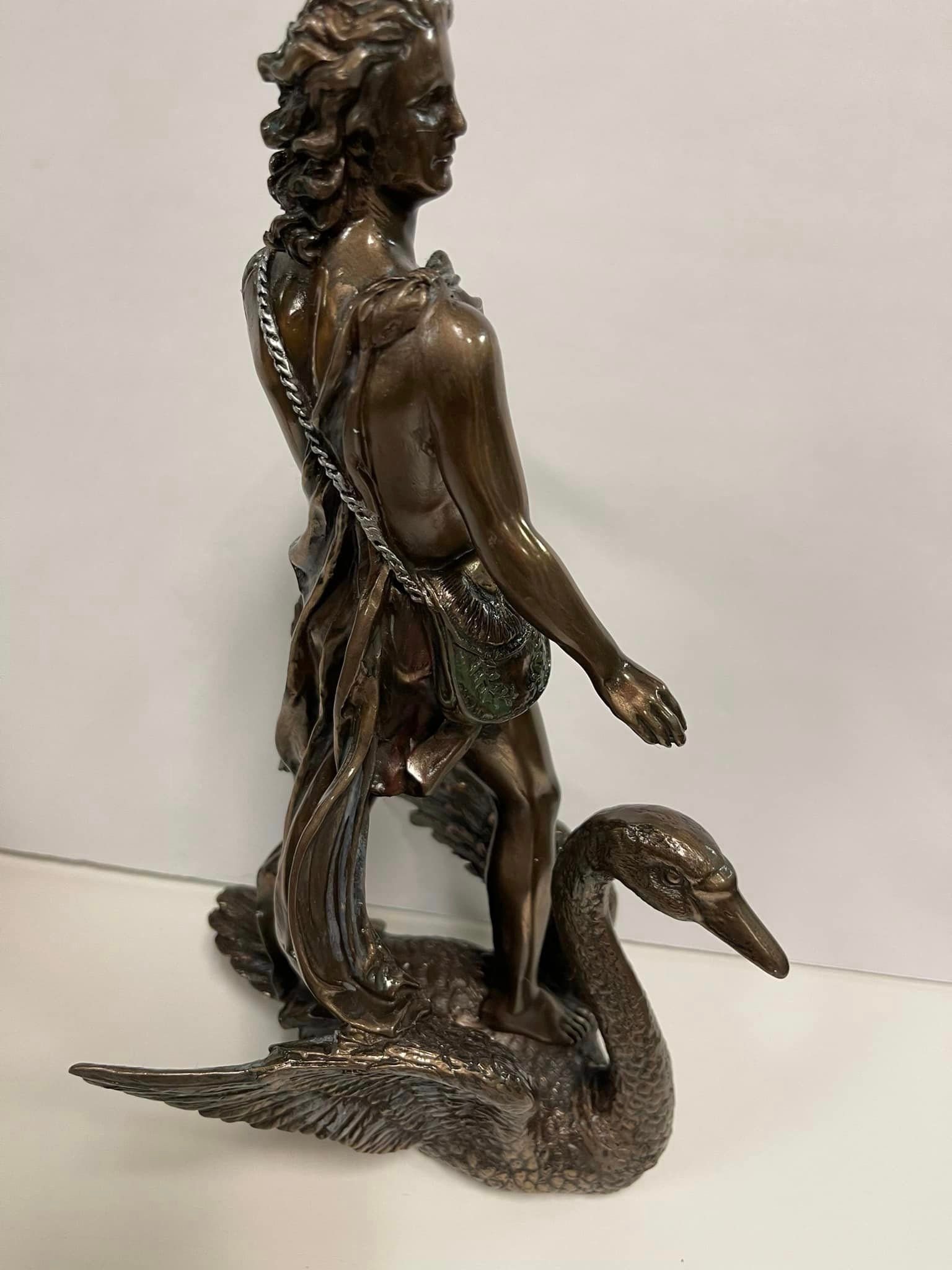 Estatua única del dios Apolo montando un cisne (dios griego del sol y la  luz), coleccionable. Última unidad. - Etsy México, image size:1536x2048