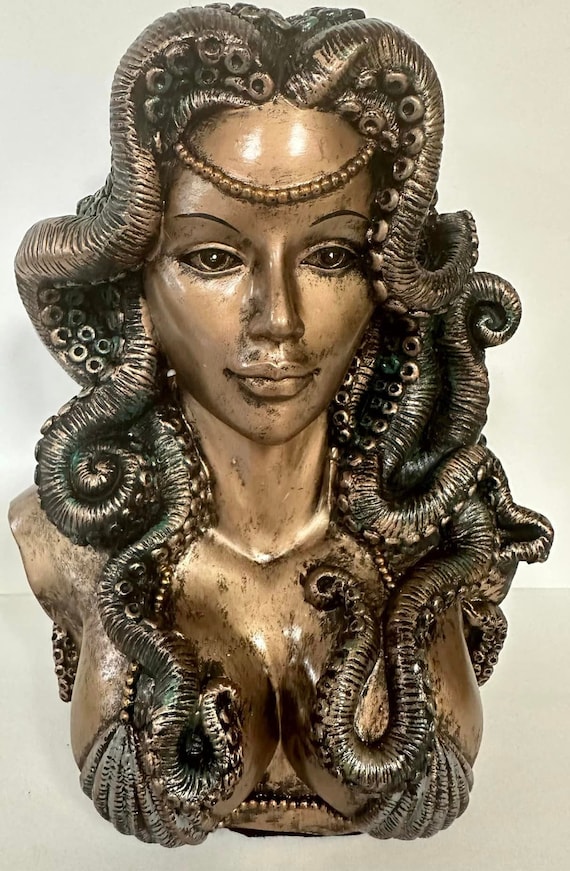 ユニークな胸像 海の魔女の女神 セカエリア クラーケン タコの触手 髪