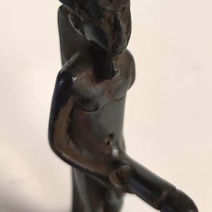 Statuette vintage unique de dieu égyptien de 3 1/2 po. de h min. fabriquée en égypte