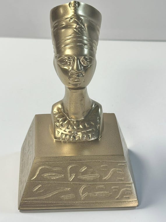 ユニークなエジプト女王ネフェルティティ像。重厚な真鍮製。エジプト製