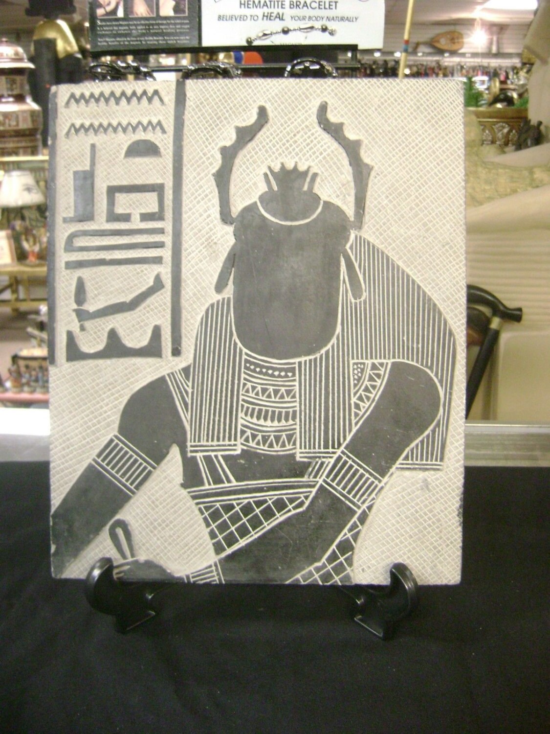 エジプトで作られた、古代の神のケプリの壁のレリーフ/銘板の玄武岩の