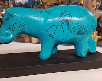 ヴィンテージのエジプト製ブルーカバの置物 – メトロポリタン美術館