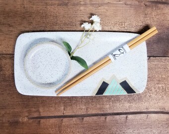 Handgemachte Keramik Sushi/Servierplatte mit Saucenteller-Set, modernes Bergdesign, handgemacht, handgeschnitzte Servierplatten, einzigartiges Geschenk!