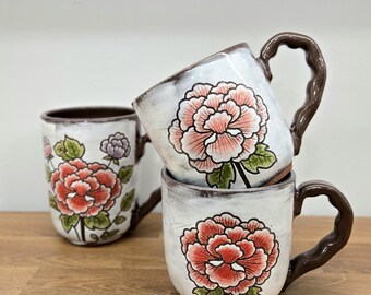 Handgemachte Pfingstrosen-Blumen-Design-Tasse: Geschnitzt, Handbemalt