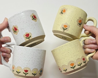 Handgefertigte Keramiktasse, modernes Mini-Tulpendesign, auf einem Rad geworfen