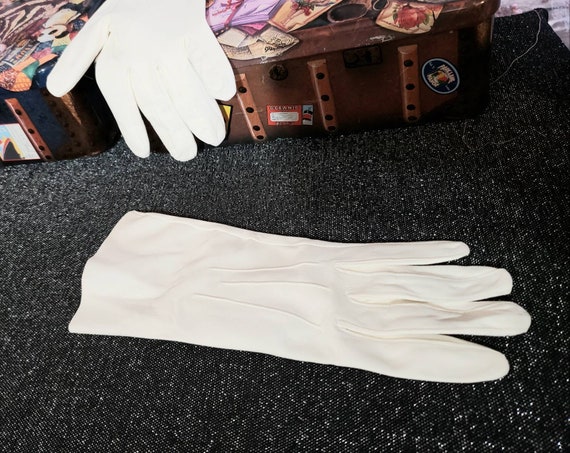White Victorian Leather Wedding Gloves - image 8
