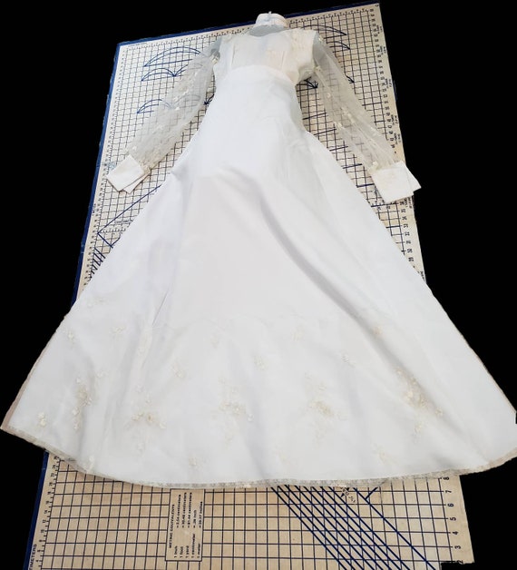 Vintage Winter Wedding Dress - image 4