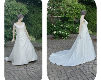 Vintage Sleeveless  Wedding Dress with Train Size L