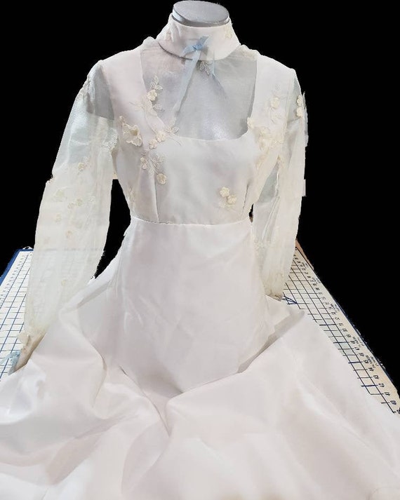 Vintage Winter Wedding Dress - image 1