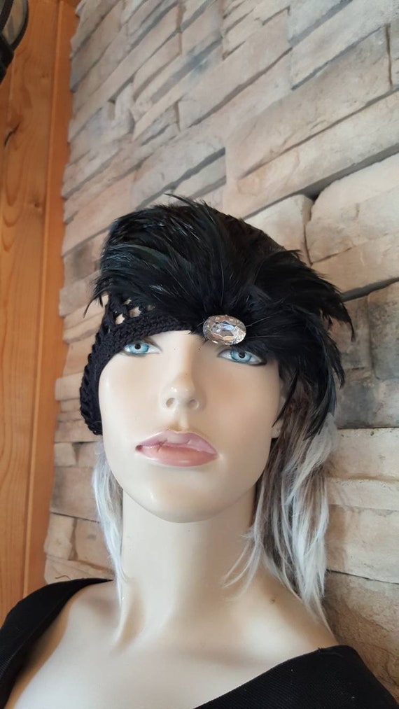 Gatsby Hat with feather and brooch decor