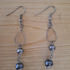 Handmade earrings with glass beads and pearls